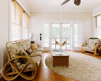 Hawaiian Charm..Just Steps From The Ocean..On Kauai's Sunny W Side Tvnc4216 - Kekaha - Living room