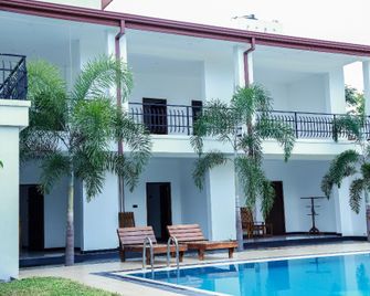 OYO 310 Sea Lagoon Beach Hotel - Trincomalee - Pool