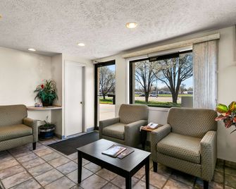 Americas Best Value Inn - Lincoln - Lincoln - Living room
