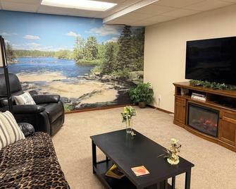 On the Shores of Algonquin w/ Private Dock - Lower Level - Hastings - Sala de estar
