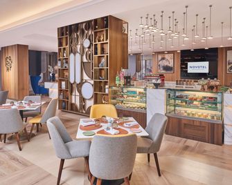 Novotel Mumbai International Airport - Bombay - Bar