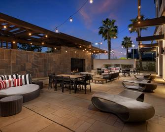 Hampton Inn & Suites Napa - נאפה - פטיו
