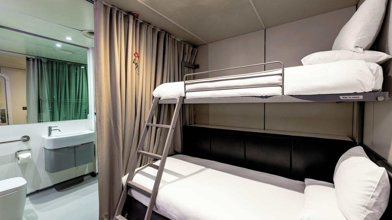 YOTELAIR London Gatwick