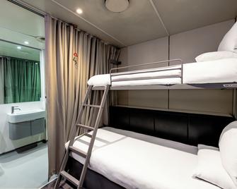 يوتل إير لندن جاتويك - Gatwick - غرفة نوم