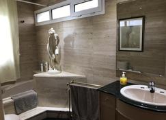 House with large garden and very quiet - Tudela - Bathroom