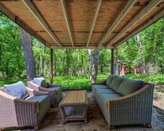 The Gate House, Cozy Fireplace- Edmond, Ok - 에드먼드 - 파티오