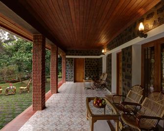 Dew Drops Farm Resorts - Munnar - Patio