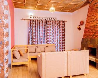 Future4Kids Kinigi Guest House By Isange paradise resort - Kinigi - Living room