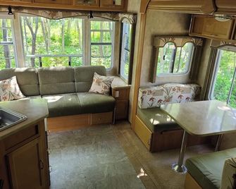 The Riverside Windchaser! - Cheticamp - Salon