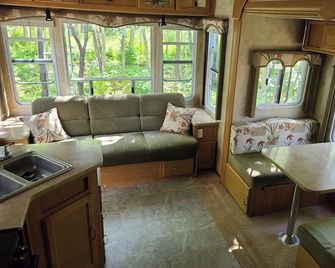The Riverside Windchaser! - Cheticamp - Living room