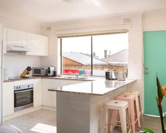 Cosy 2-Bed Apartment in the Heart of Strathfield - Burwood - Kitchen