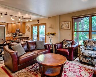 Downtown Home w/Mountain Views + Hot Tub + Ski Shuttle - Raven's Call Chalet - Breckenridge - Living room