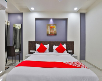 The Sky Comfort - Hotel Parth Inn - Dwārka - Schlafzimmer