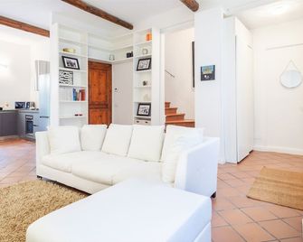 GuestHost - L'angolo segreto nel pieno centro di Ferrara - Ferrara - Sala de estar