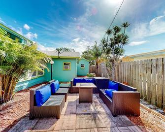 Bayfront Bliss Retreat - Marco Island - Patio