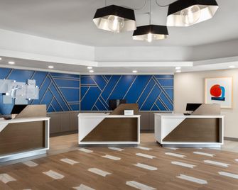 Holiday Inn Express Atlanta Airport - North By IHG - College Park - Receptionist