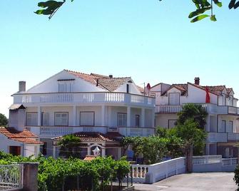 Raslinavodice Sibenik Trogir Split Krka Water Skins Kornti - Raslina - Gebäude