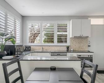 Gorgeous 1 Bedder Close to Everything You Need - Manly - Kitchen