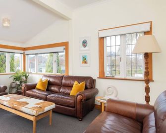 Cedar House - Gisborne - Sala de estar