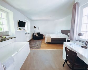 Fachwerk Hotel Wuppertal - Wuppertal - Schlafzimmer