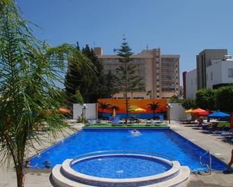 The Caravel Hotel - Limassol - Svømmebasseng
