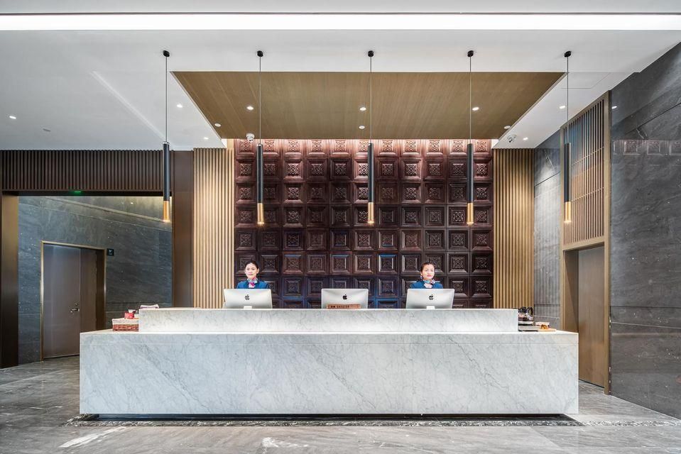 Mehood Lestie, Nanning East Railway Station - נאנינג - דלפק קבלה