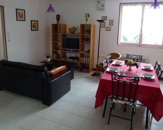 House 4 people near the Dordogne - Sers - Comedor
