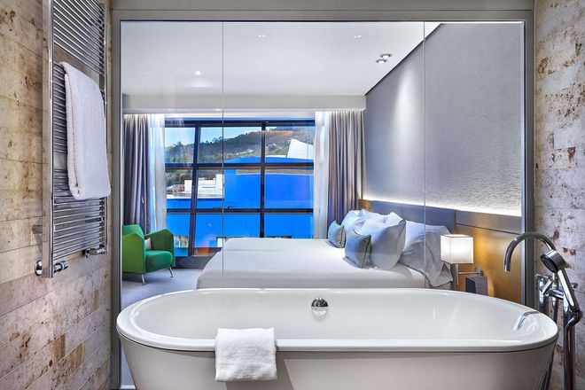 Gran Hotel Domine Bilbao - Bilbao - Bathroom