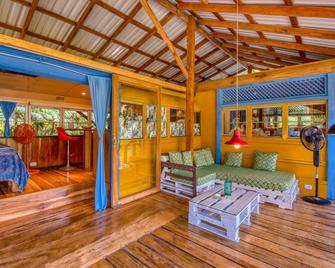 Tree House Beachfront Lodge - Puerto Viejo de Talamanca - Living room