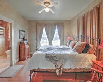 August Schmidt Fredericksburg Cottage with Hot Tub - Fredericksburg - Habitación