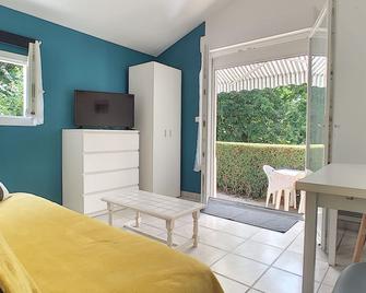 Apt 4 People Near Beach - Saint-Nazaire - Living room