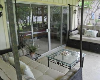 The Lake House at Knob Hill - Little Elm - Living room