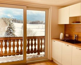 Gästehaus Steiert Fewo Kuhbergblick - Lenzkirch - Кухня