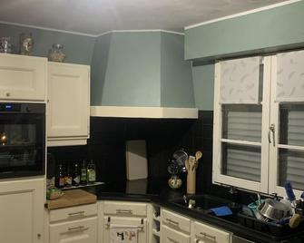 Beautiful home, beautiful garden - Verton - Cocina