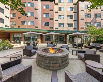 Courtyard by Marriott Boston Waltham - Waltham - Patio