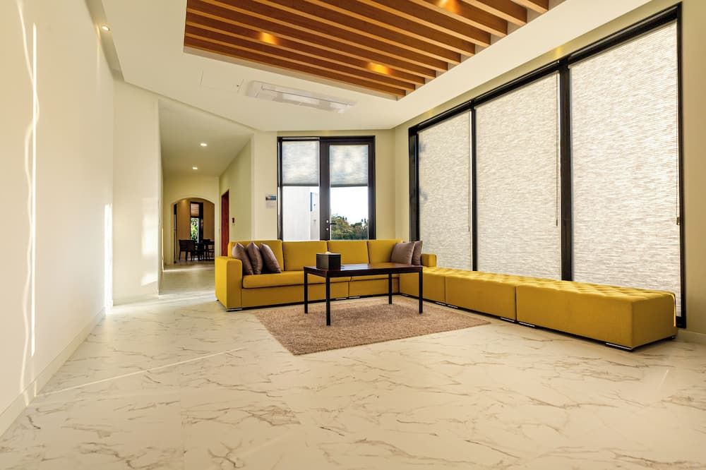 ليبنتيا هوتل آند بول فيلا