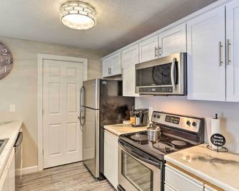 Lead Vacation Rental about 17 Mi to Sturgis - Lead - Kitchen