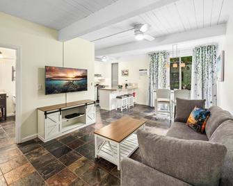 Kona Mansions by Casago Kona - Condo C-108 - Kailua-Kona - Living room