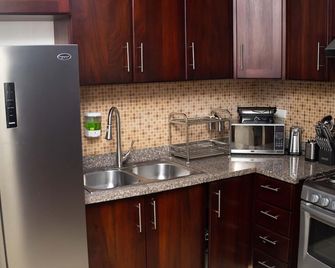 Modern 3br Condo Safe Area + Free Parking - Concepción de La Vega - Kitchen
