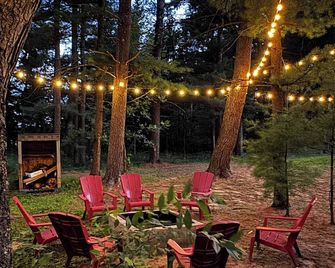 Wildwood by the Lake - Mauston - Innenhof
