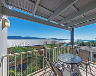 Airlie Apartments - Airlie Beach - Balcony