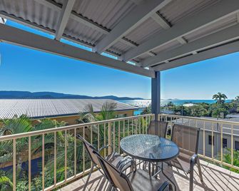 Airlie Apartments - איירליי ביץ' - מרפסת