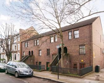 Stunning Flat Near Central London - 20 minutes to Kings Cross, Centre & West End - London - Building