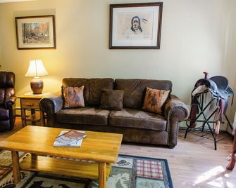 A Wilderness Retreat - Your Gateway to Yellowstone - Cody - Living room