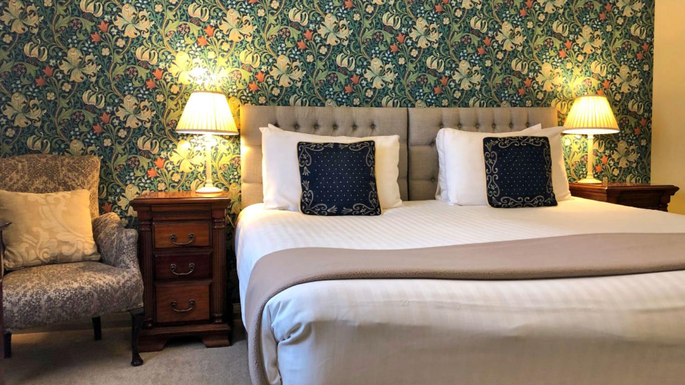 Deans Place Hotel