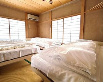 Max 29 ppl, Entire building, near ski resort,16 beds, 4 futons ,Washer and dryer!! - Yuzawa - Bedroom