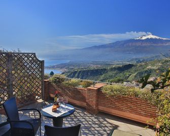 Villa Angela - טאורמינה - מרפסת