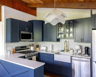Welcome to The Aster Chalet - Windham - Cocina