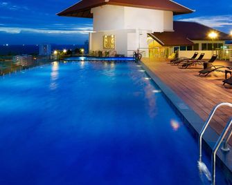Aiyara Grand Hotel - Pattaya - Piscina