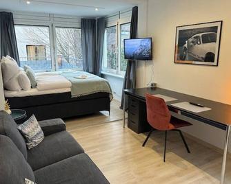 Miracle House Leonberg mit Terrasse und Parkplatz - Leonberg - Schlafzimmer